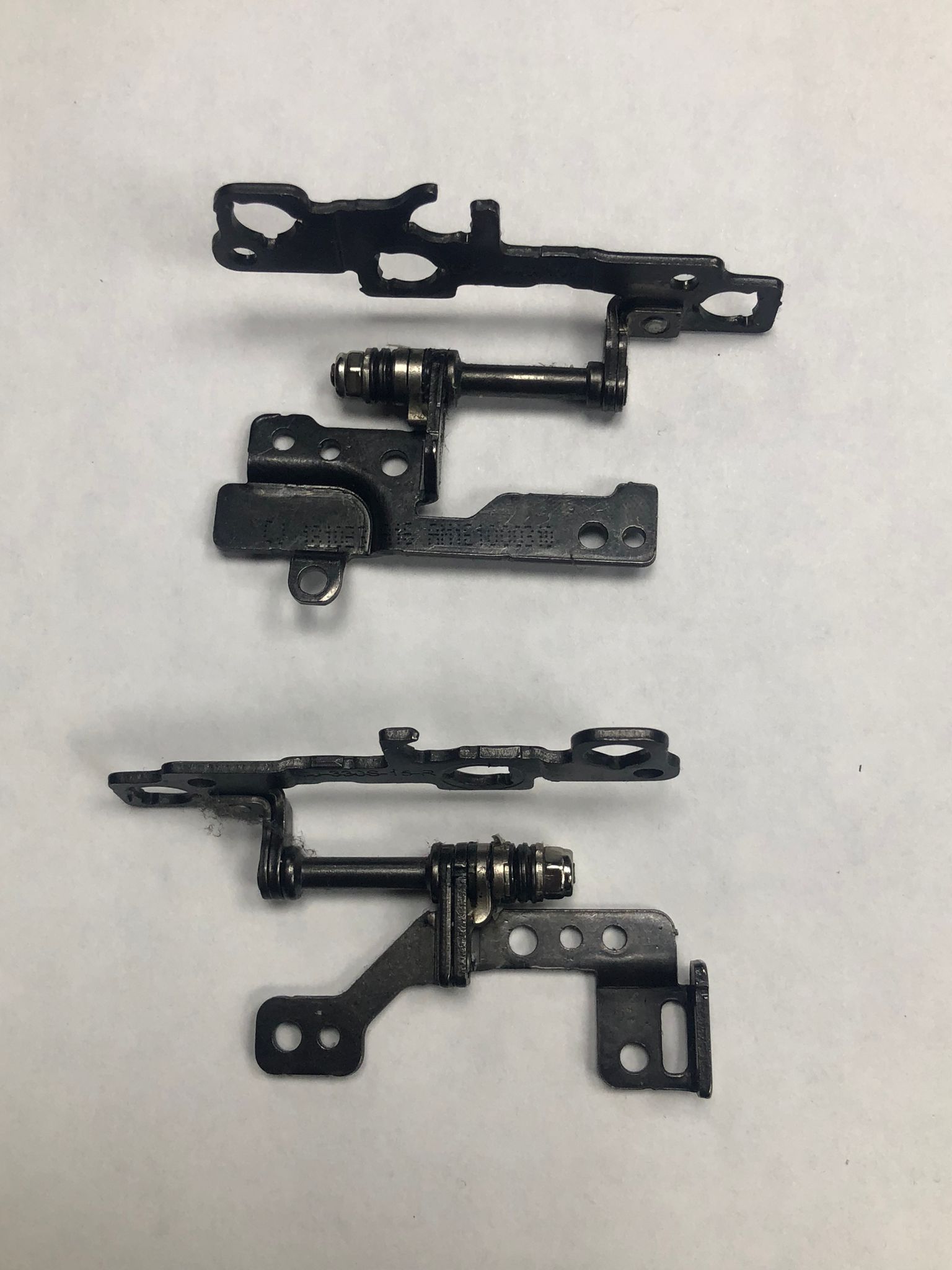 LENOVO İDEAPAD İDEAPAD 330S-15IKB ORJİNAL MENTEŞE TAKIMI ÇERÇEVESİ İDEAPAD 330S-15IKB SAĞ SOL MENTEŞE SETİ