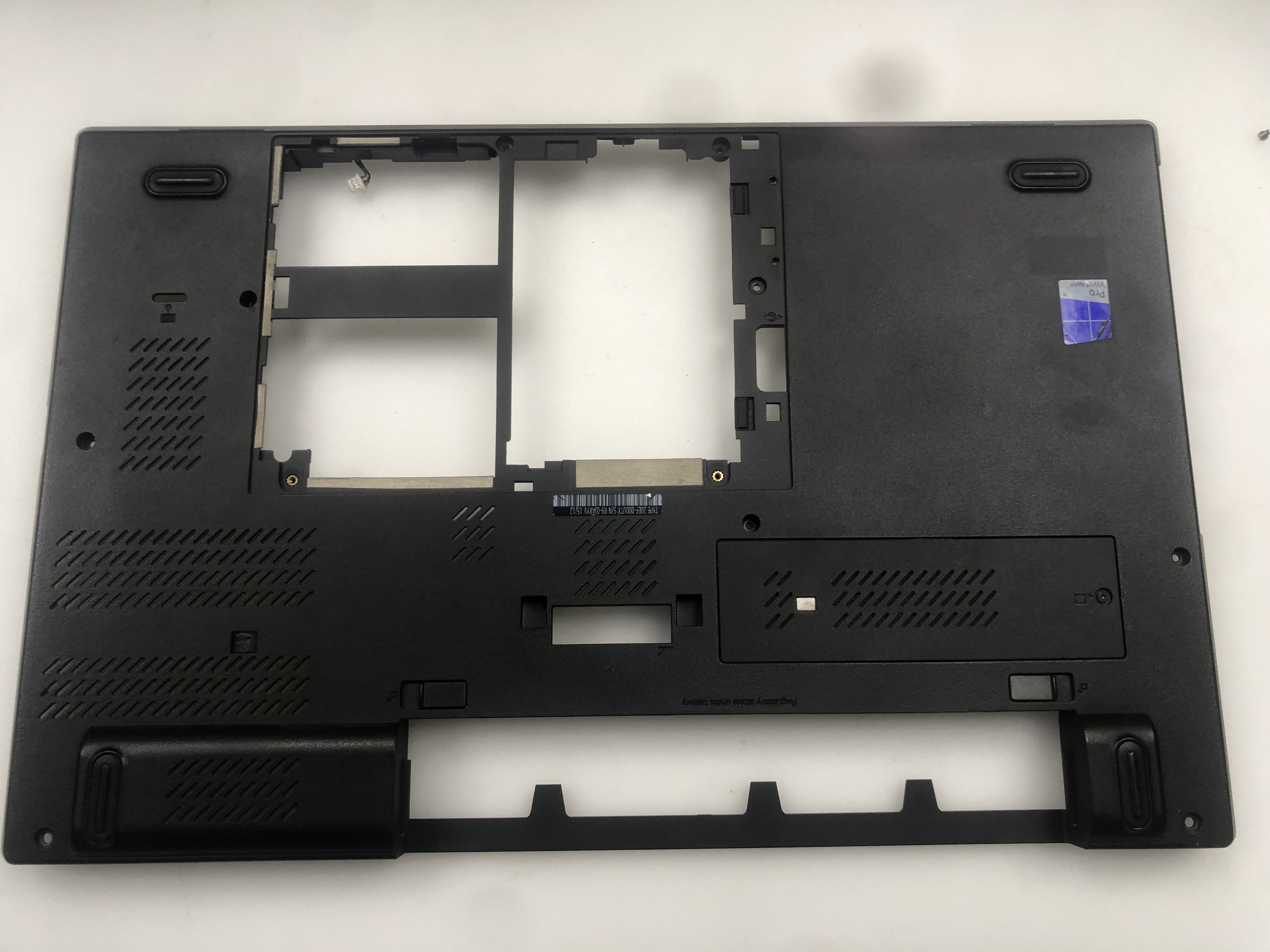 ORİJİNAL LENOVO W541 ALT KASA W541 ALT KASA